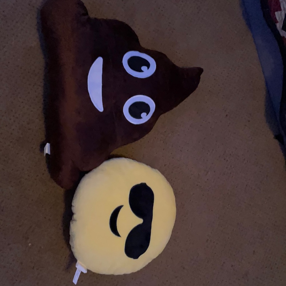 2 Emoji pillows